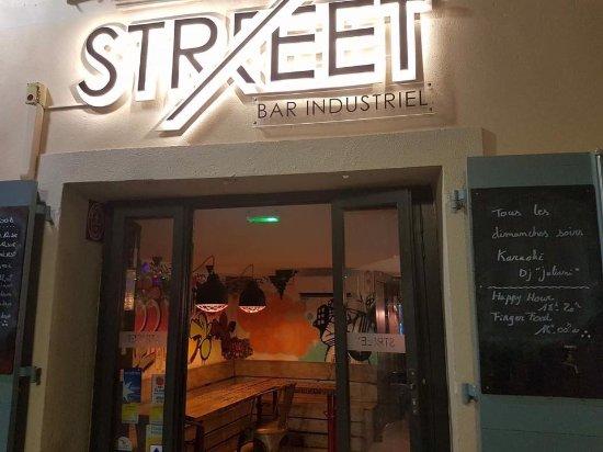 Street Bar